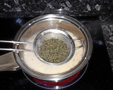 Foto del paso 1 de la receta: Leche de almendra infusionada con jengibre y te verde con menta