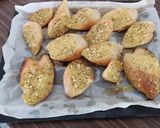 Foto langkah ke 2 dari resep Garlic bread.