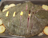 Foto del paso 4 de la receta: Rodaballo salvaje al horno con guarnición de patatas y cebolla
