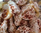 Foto langkah ke 3 dari resep Garlic Potato Wedges.