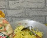 Foto langkah ke 4 dari resep Mi Goreng Kuning.