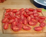 Foto del paso 2 de la receta: Ensalada rápida de salchichas y garbanzos con mayonesa de albahaca