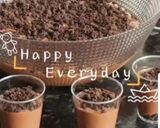 A picture of step 10 of Oreo mousse by my daughter 😍.