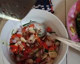 Foto langkah ke 3 dari resep Ayam Suwir Sambal Matah.
