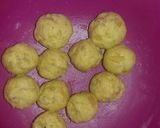 Foto langkah ke 3 dari resep Bola bola pisang salju.