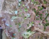 Foto del paso 3 de la receta: Chuletas de cerdo con papas al horno