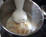 A picture of step 3 of Coffee Banana shake.