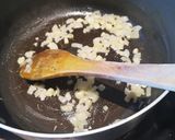 A picture of step 1 of Mulligatawny soup.
