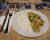 Hagymás, baconos zöldbab rizzsel recept fázis 4 fotója