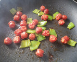 Foto del paso 1 de la receta: Arroz con chistorras al vino
