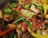 A picture of step 5 of Chicken Pan Fried Noddles.