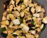 Foto del passaggio 1 della ricetta Torta salata melanzane zucchine e patate