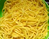 Foto langkah ke 1 dari resep Mie Goreng Tomat.