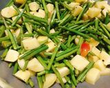 मोरिंगा और आलू की सब्जी रेसिपी चरण 2 फोटो