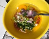 Foto langkah ke 5 dari resep Telor Dadar Pegagan.
