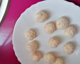Foto del paso 2 de la receta: Chupa Chups de quesito y fiambre de pavo(bolitas)