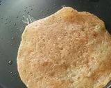 A picture of step 6 of Sabudana chilla with Hari chutney.