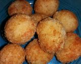 Foto langkah ke 6 dari resep Bola2 nasi sosis.