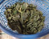 Foto langkah ke 1 dari resep Gulai daun singkong teri medan.