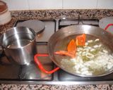 Foto del paso 3 de la receta Paella de espinacas y calamares