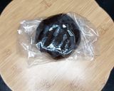 A picture of step 3 of Chocolate flowers.