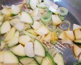 Cukiniowa fritata ze smażonym karasiem krok przepisu 2 zdjęcie