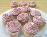 Foto langkah ke 8 dari resep Vanilla Cupcakes with Blueberry Cream Cheese Frosting.
