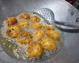 A picture of step 4 of Methi ke gote (Methi na gota- Gujarati Farsan).