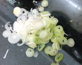 Hình bước làm 1 của món Canh Chua Nấm Bào Ngư Nấu Lá Me