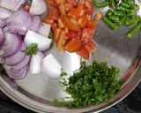 A picture of step 1 of Lauki do pyaza.