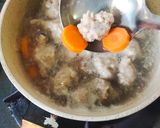 Foto langkah ke 3 dari resep Sup Bakso Wortel Gambas simpel.