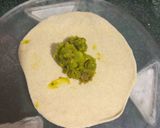 A picture of step 3 of Matar paratha.