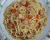 Foto langkah ke 6 dari resep Spaghetti Aglio e Olio with Sausages.