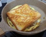 Foto langkah ke 4 dari resep Roti Panggang Telur.