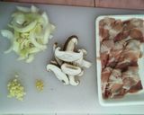 A picture of step 1 of Pork and Shiitake Rice Bowl.