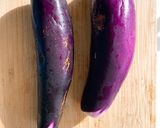 A picture of step 2 of Steamed eggplant with soy sauce and ginger.