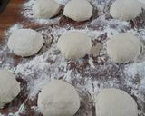 Foto del paso 5 de la receta: Terminamos el finde con una peli y una rica Pizza Caserita 🍻