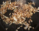 Foto del paso 2 de la receta: Lomo en salsa de mostaza y miel sobre parmentier de patata y queso curado de oveja