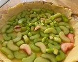 Une image de l'étape 3 de Tarte à la rhubarbe meringuée.