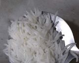 A picture of step 2 of Meethay Chawal.