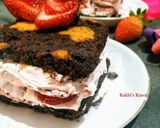 A picture of step 20 of Star print strawberry chocolate sandwich cake.