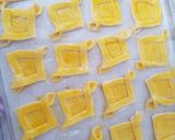 Foto langkah ke 3 dari resep Simple Fruit Puff Pastry.