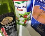 Foto del paso 1 de la receta: Capricho de mozzarella fresca, salmón ahumado y aceite de trufa blanca