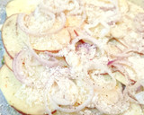 Foto del paso 3 de la receta: Tarta Tatin crujiente de patata y cebolla