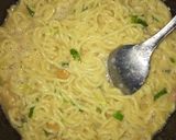 Foto langkah ke 3 dari resep Omelet Mie (Pizza Mie).