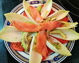 Foto del paso 4 de la receta: Ensalada de endivias, con salmón ahumado, aguacate y tomate