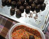 Foto langkah ke 5 dari resep Bola-bola Pelangi #BikinRamadhanBerkesan.