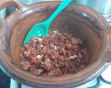 Foto del paso 3 de la receta: Chicharrón prensado con nopales en salsa mixta