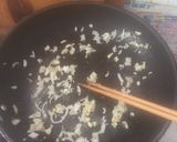 Hình bước làm 3 của món Cà tím xào hành tây