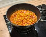 Foto del paso 7 de la receta Pasta para fideuà en mirepoix con tomate y salchichas